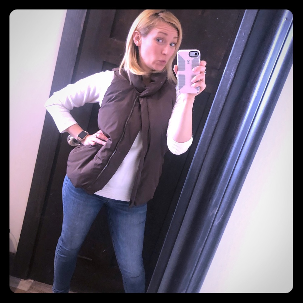 Puffy Sleevless Gap Jacket